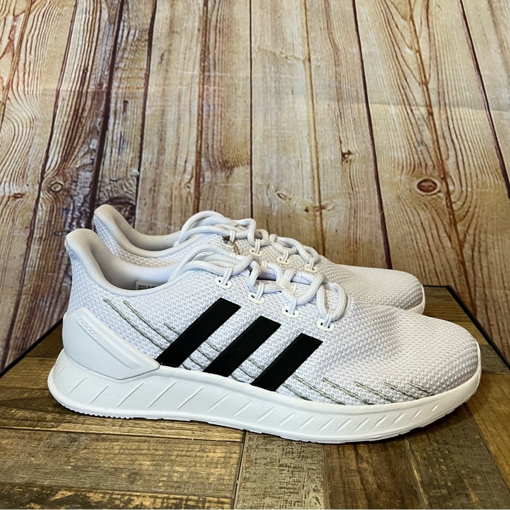 NWT MENS ADIDAS Questar flow NXT size 9